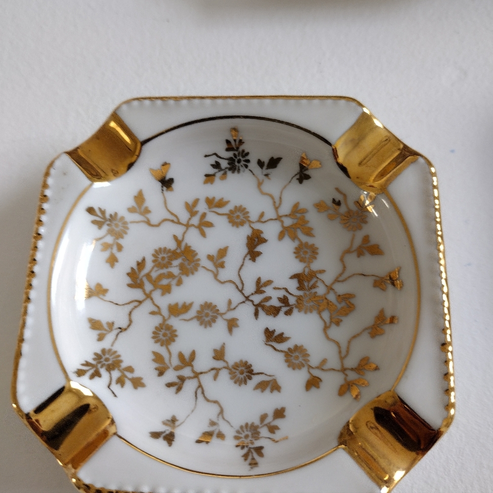Haus Dresden 24K Gold Paint Ashtrays And Cigarette Holder. - Picture 4 of 13